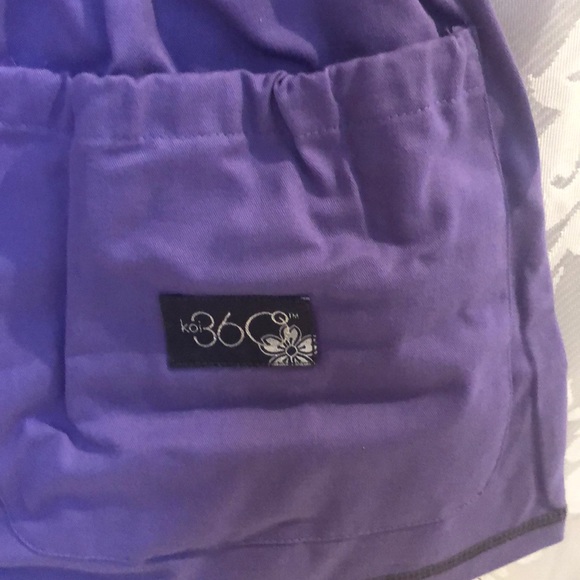 Reversible Ladies Scrub Top - Picture 2 of 7